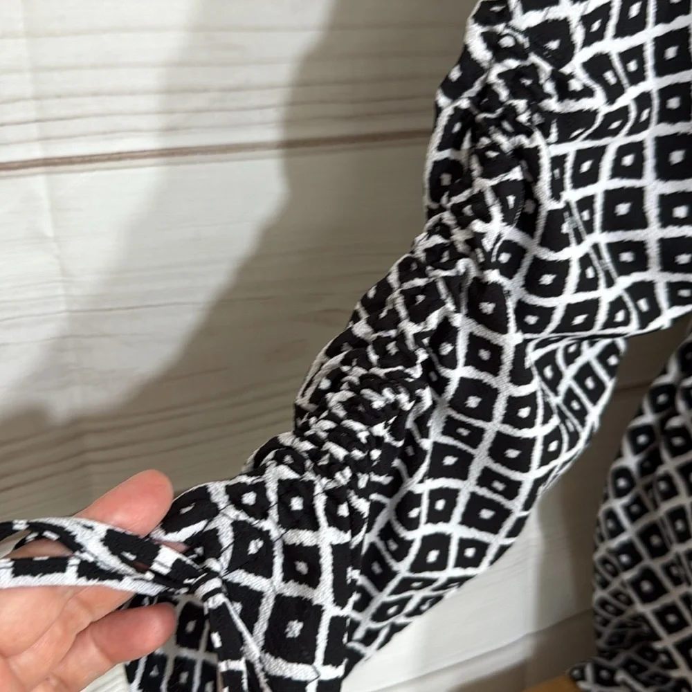 NWT Jones New York Black and White Geometric Tunic Top Size XL - Picture 2 of 8